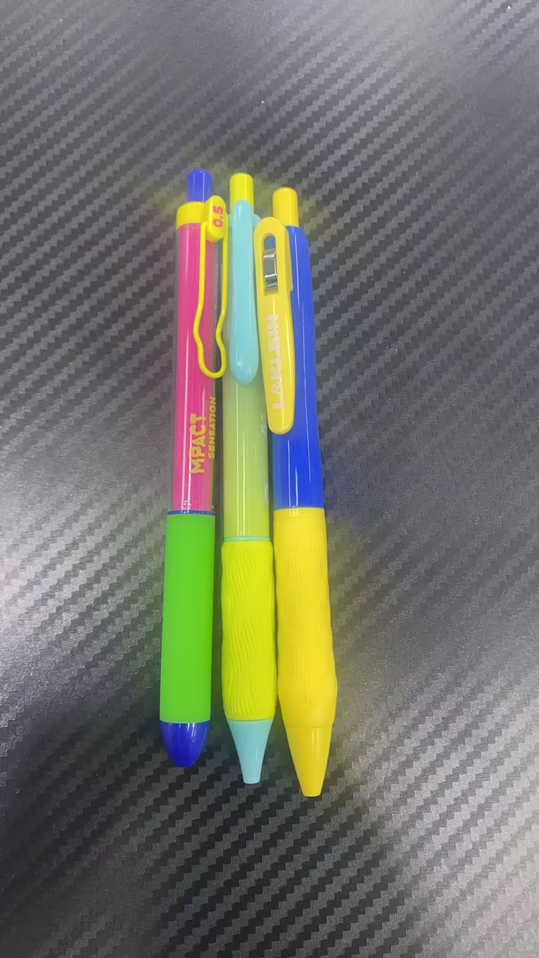 发撞色系列组合，到手3支黑墨