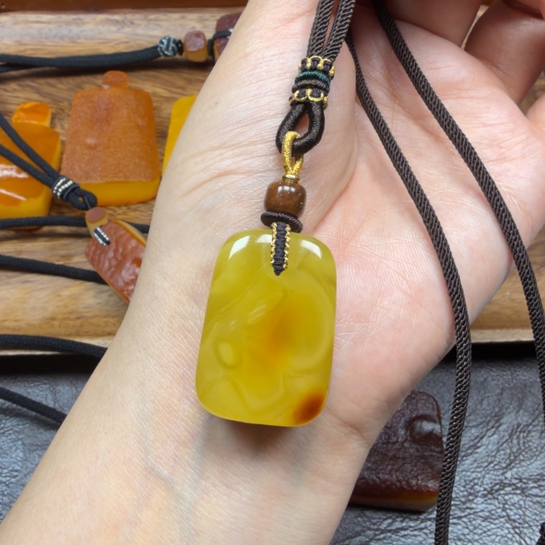 琥珀未镶嵌吊坠(赠链)