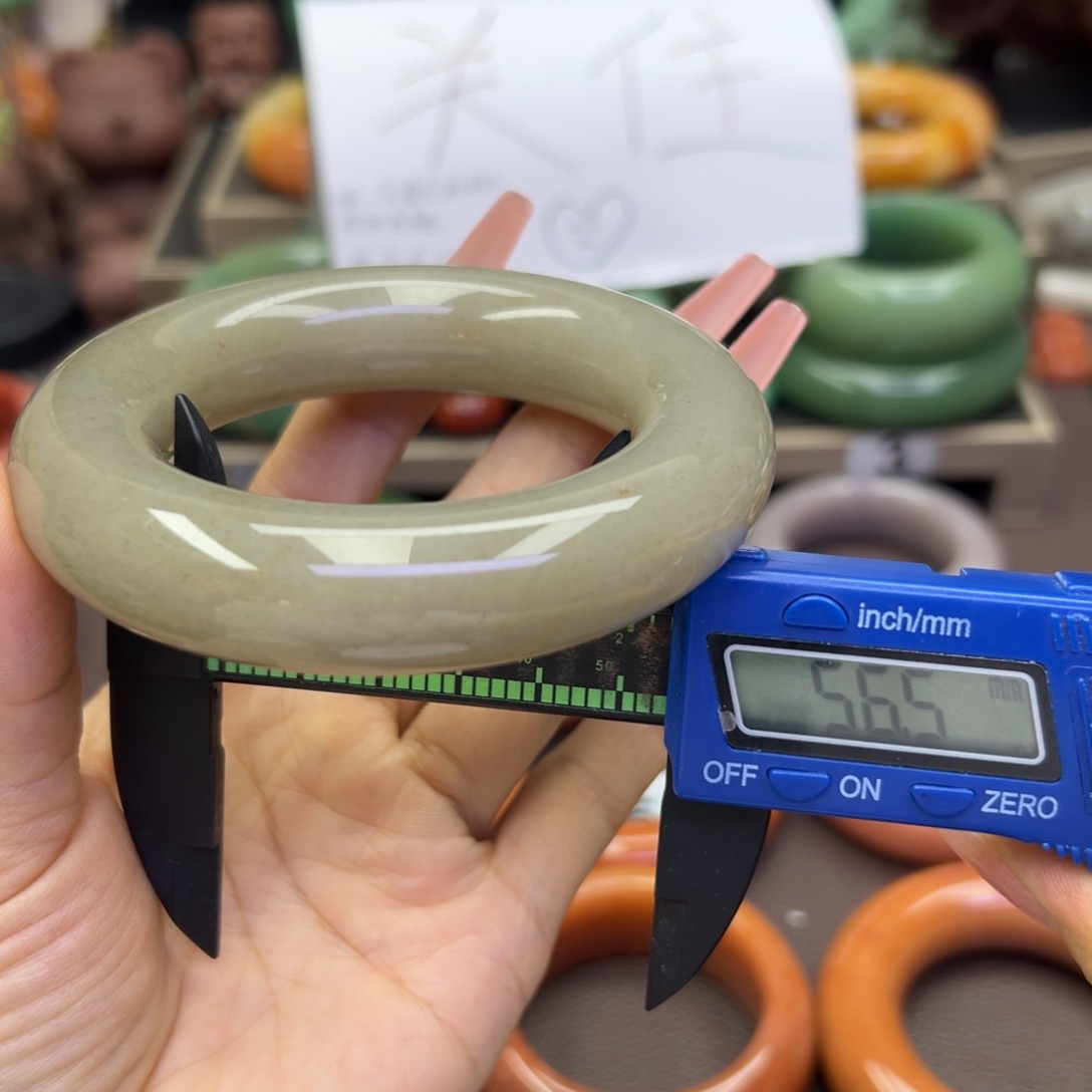 未镶嵌手镯石英岩玉