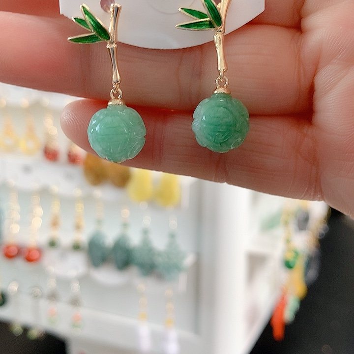 翡翠耳饰未镶嵌翡翠