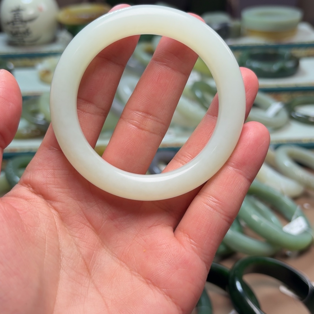 和田玉未镶嵌手镯56.7 