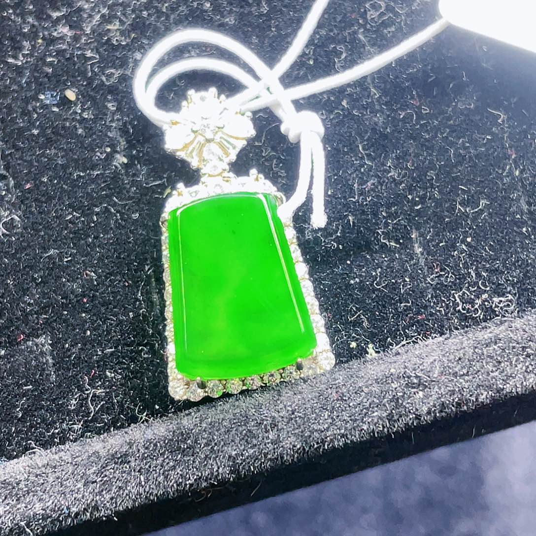 翡翠颈饰未镶嵌18，