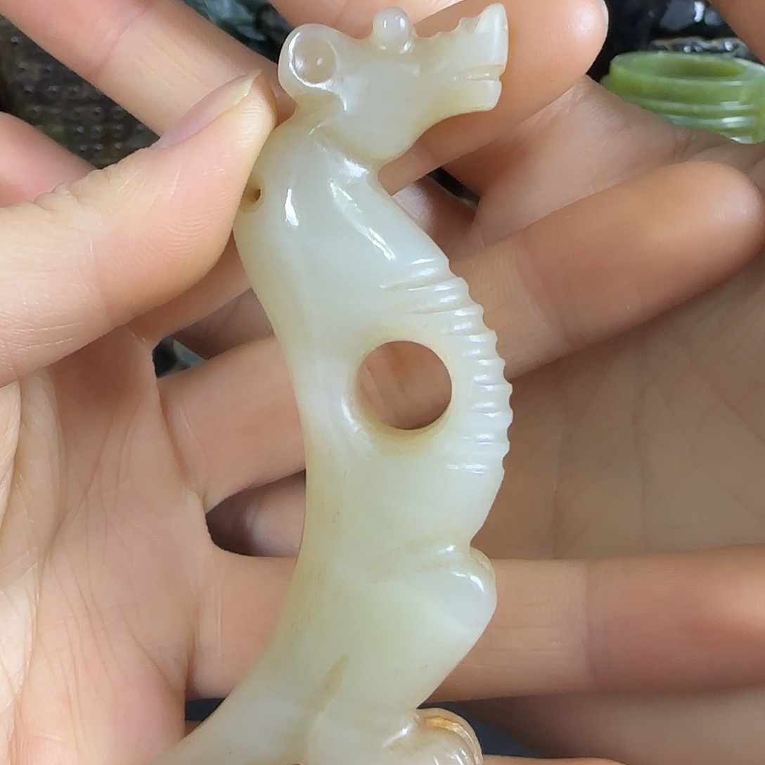 和田玉挂件未镶嵌白**士