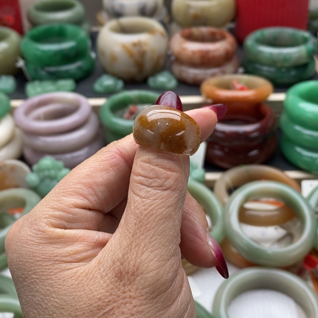 石英岩玉未镶嵌手镯