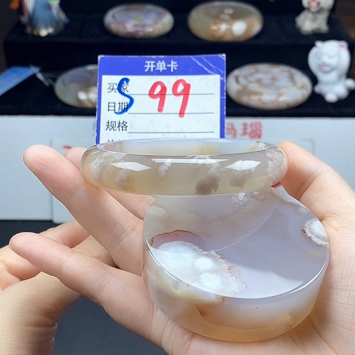 石英质玉手镯未镶嵌