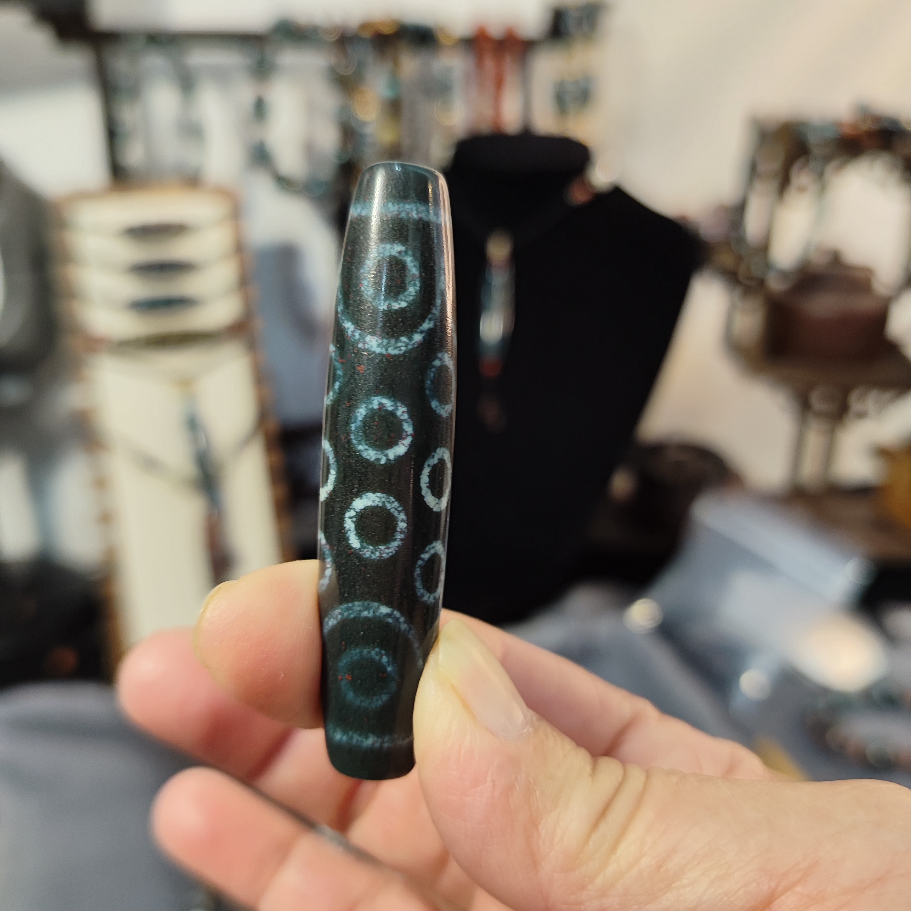 中型廿一眼古瑟珠