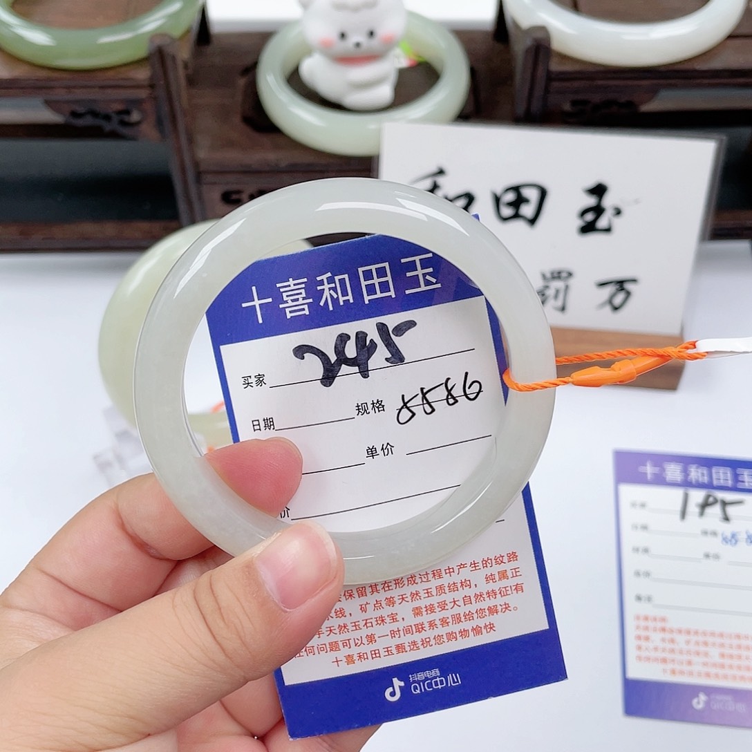 和田玉手镯未镶嵌