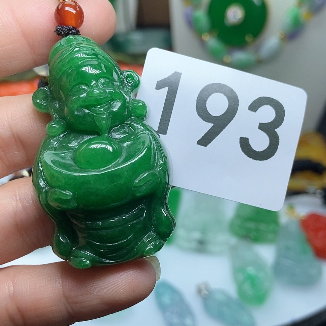 翡翠吊坠(赠链)未镶嵌