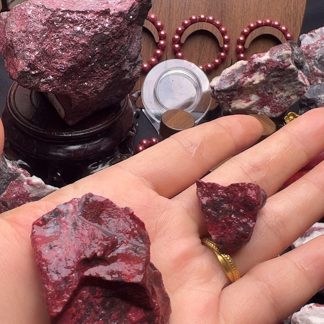 天然辰砂天然朱砂原石毛料