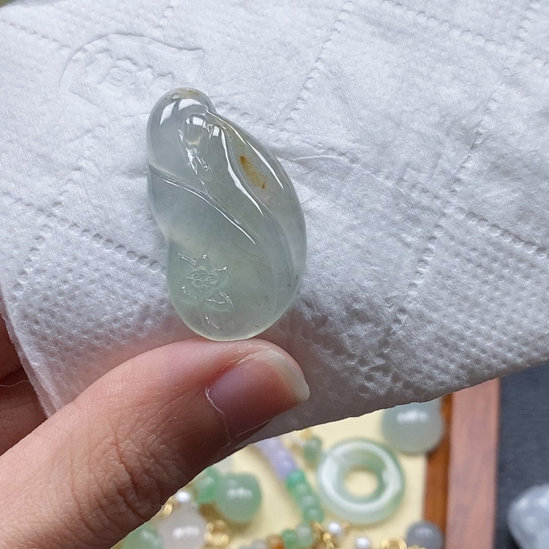 翡翠颈饰未镶嵌闪