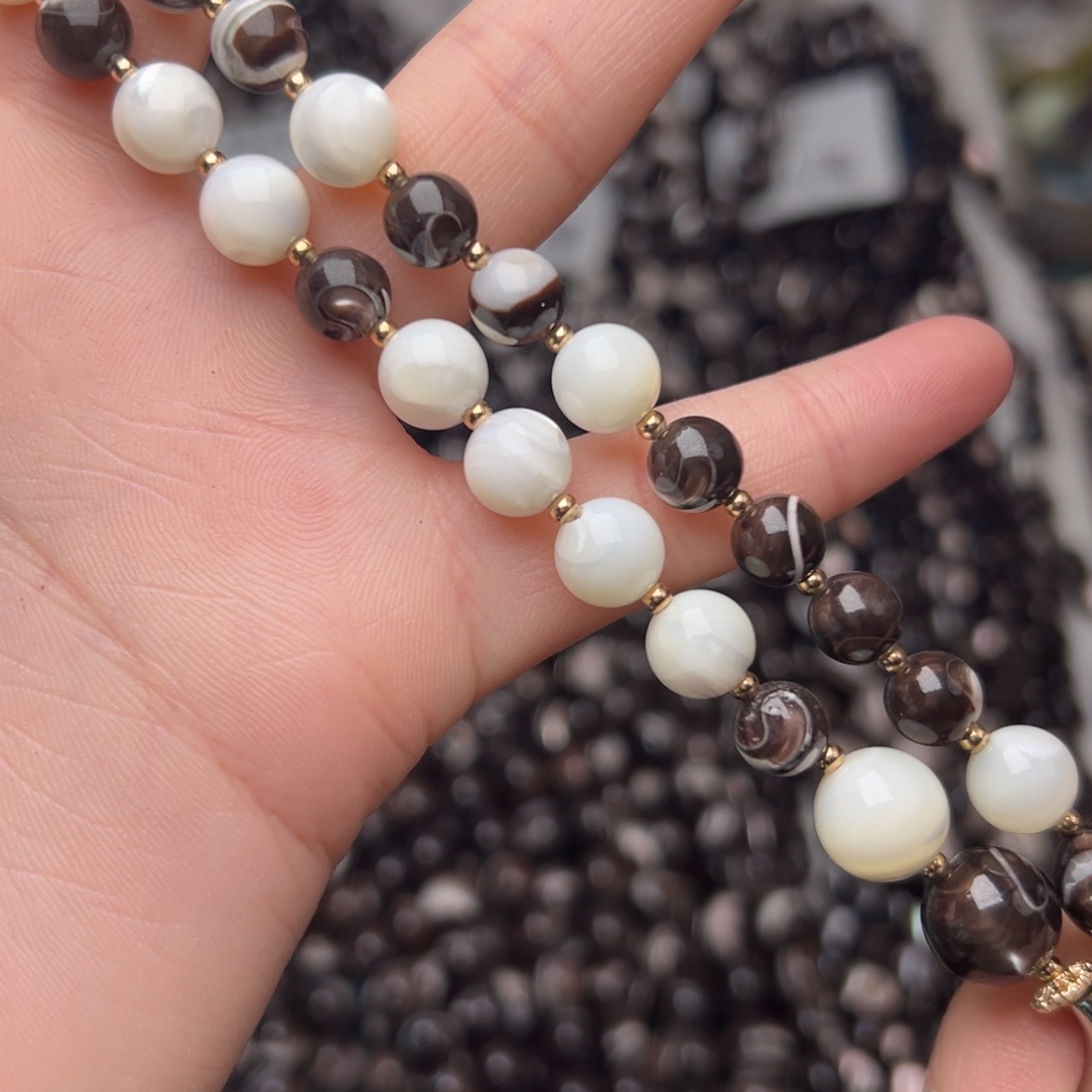 玛瑙/玉髓合金珠宝半成品K526。8mm天然黑金贝圆珠一条