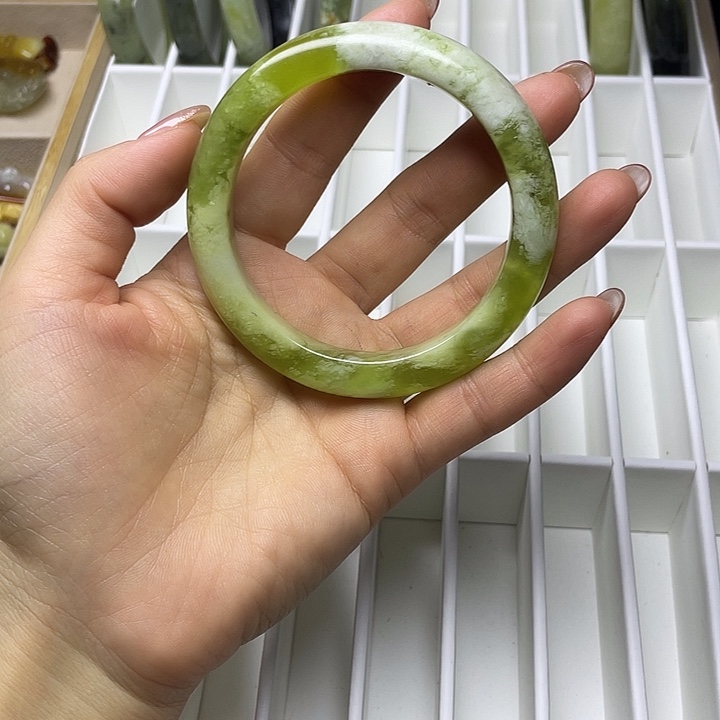 *****蛇纹石玉未镶嵌手镯
