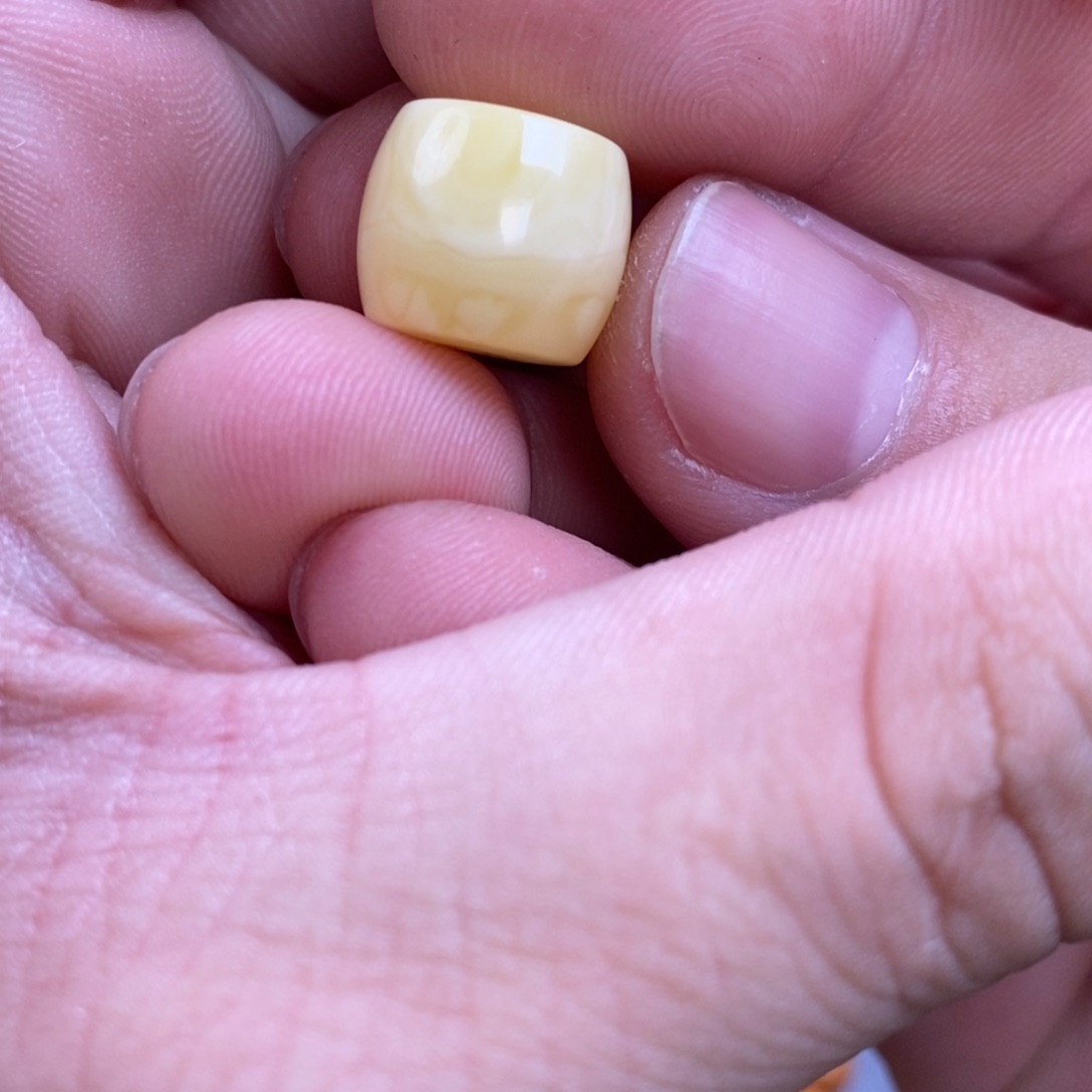 蜜蜡裸石未镶嵌小***Y