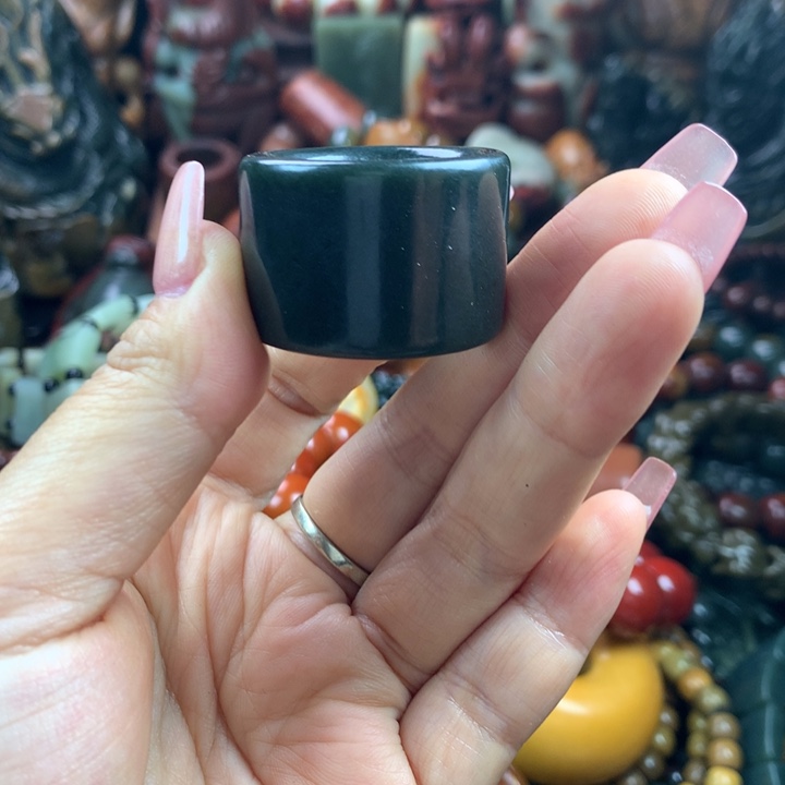 透闪石质玉未镶嵌车挂