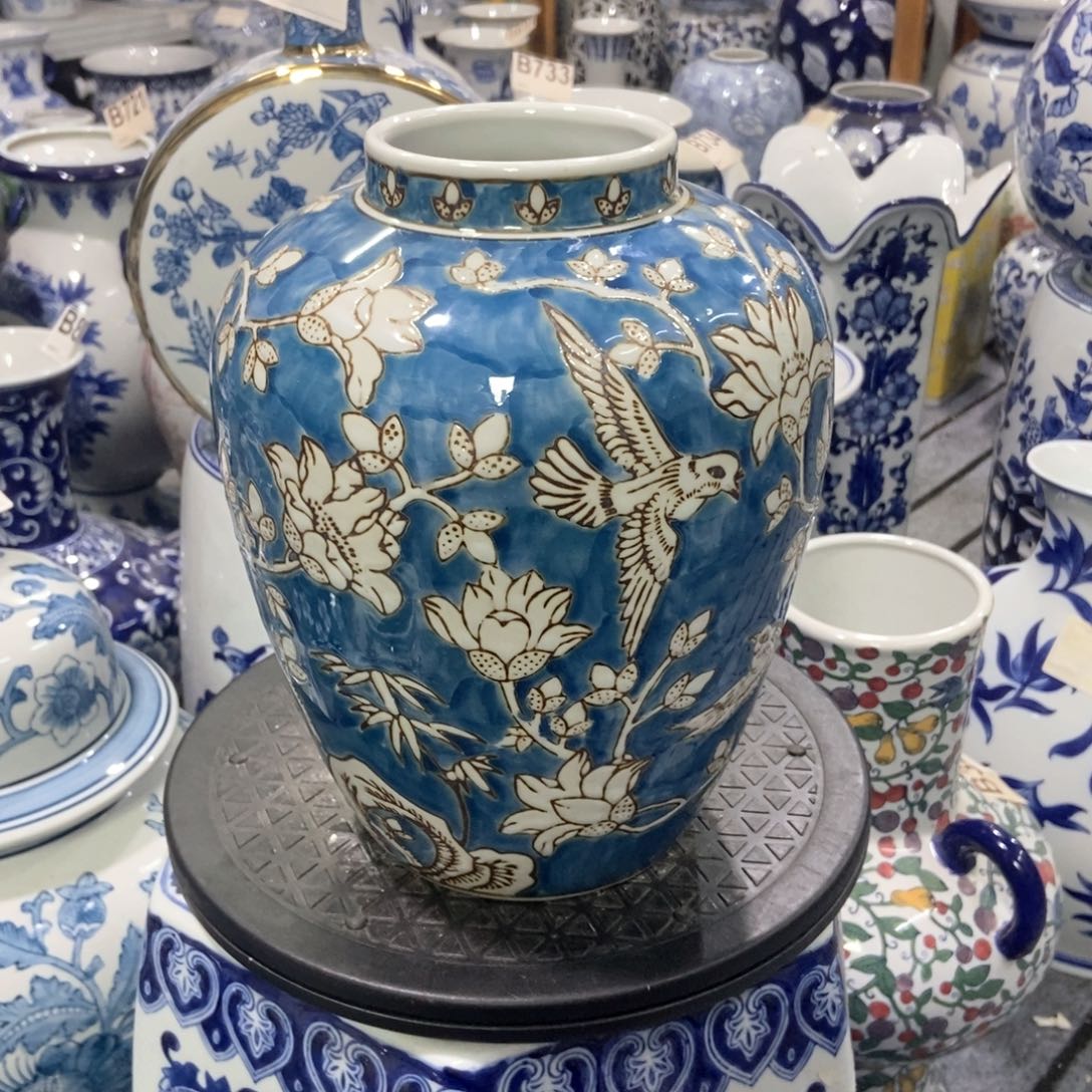 摆件花瓶手绘釉下彩