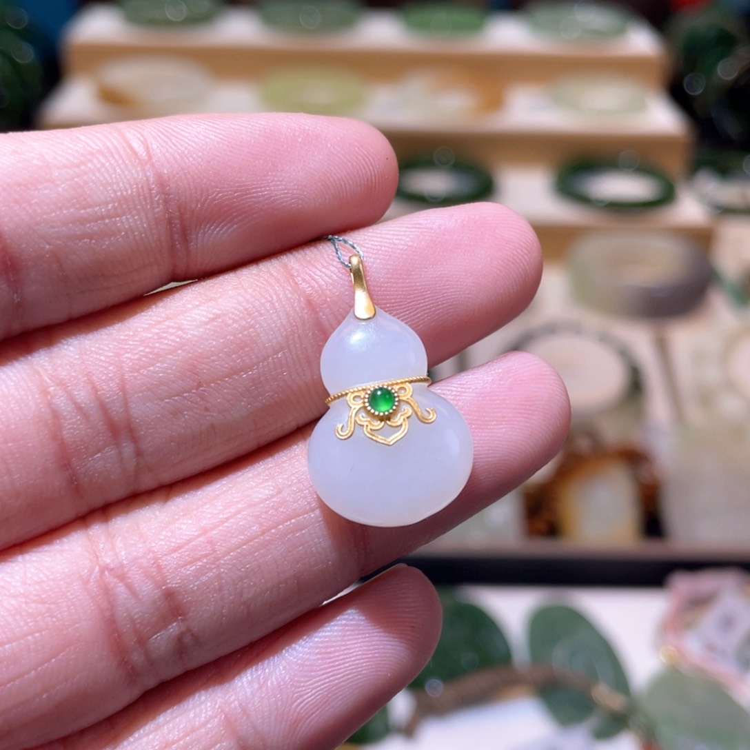 和田玉高品白玉葫芦吊坠18K金镶嵌