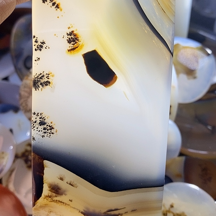 未镶嵌颈饰玛瑙/玉髓名*