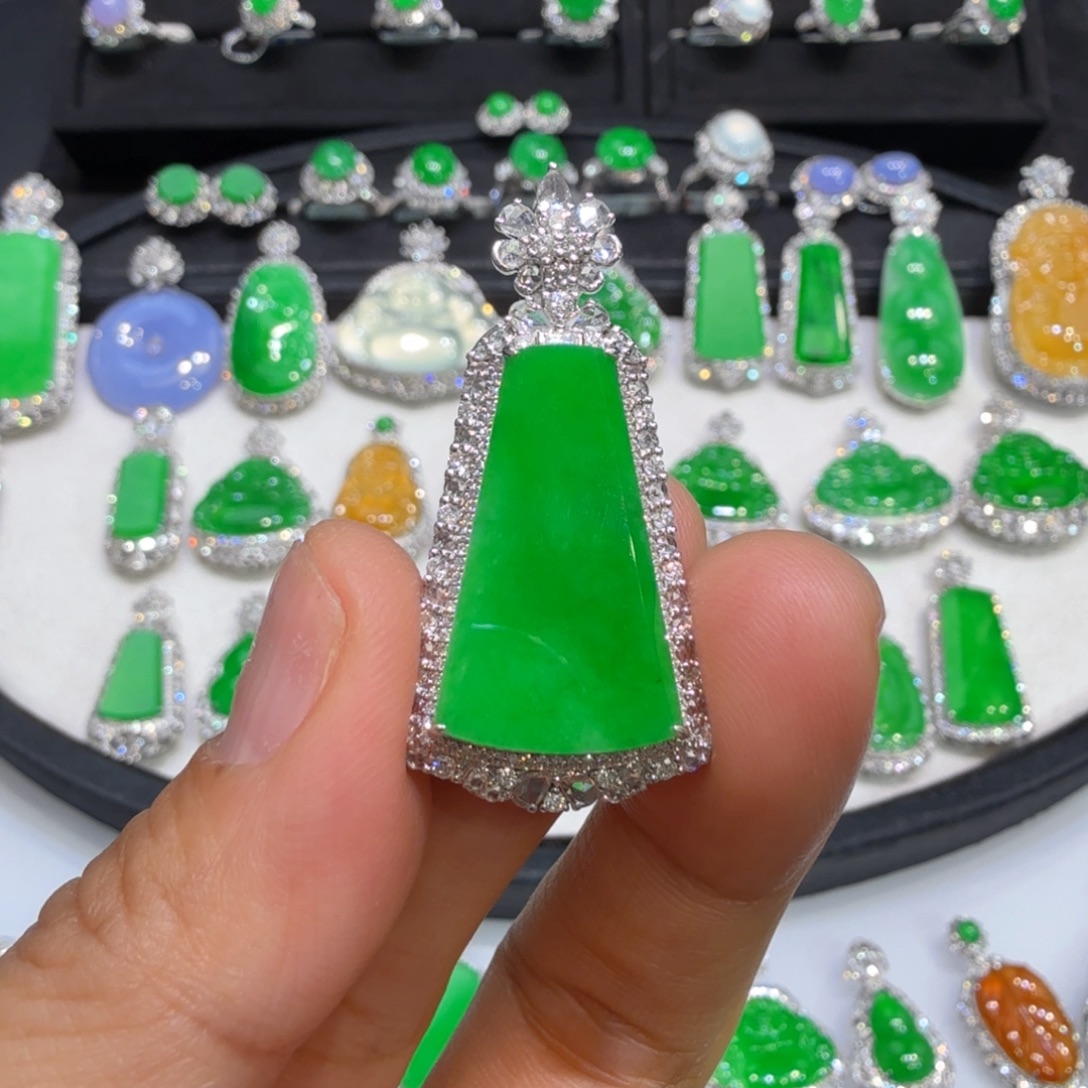 翡翠18K金镶嵌颈饰收到货48小时鉴赏期