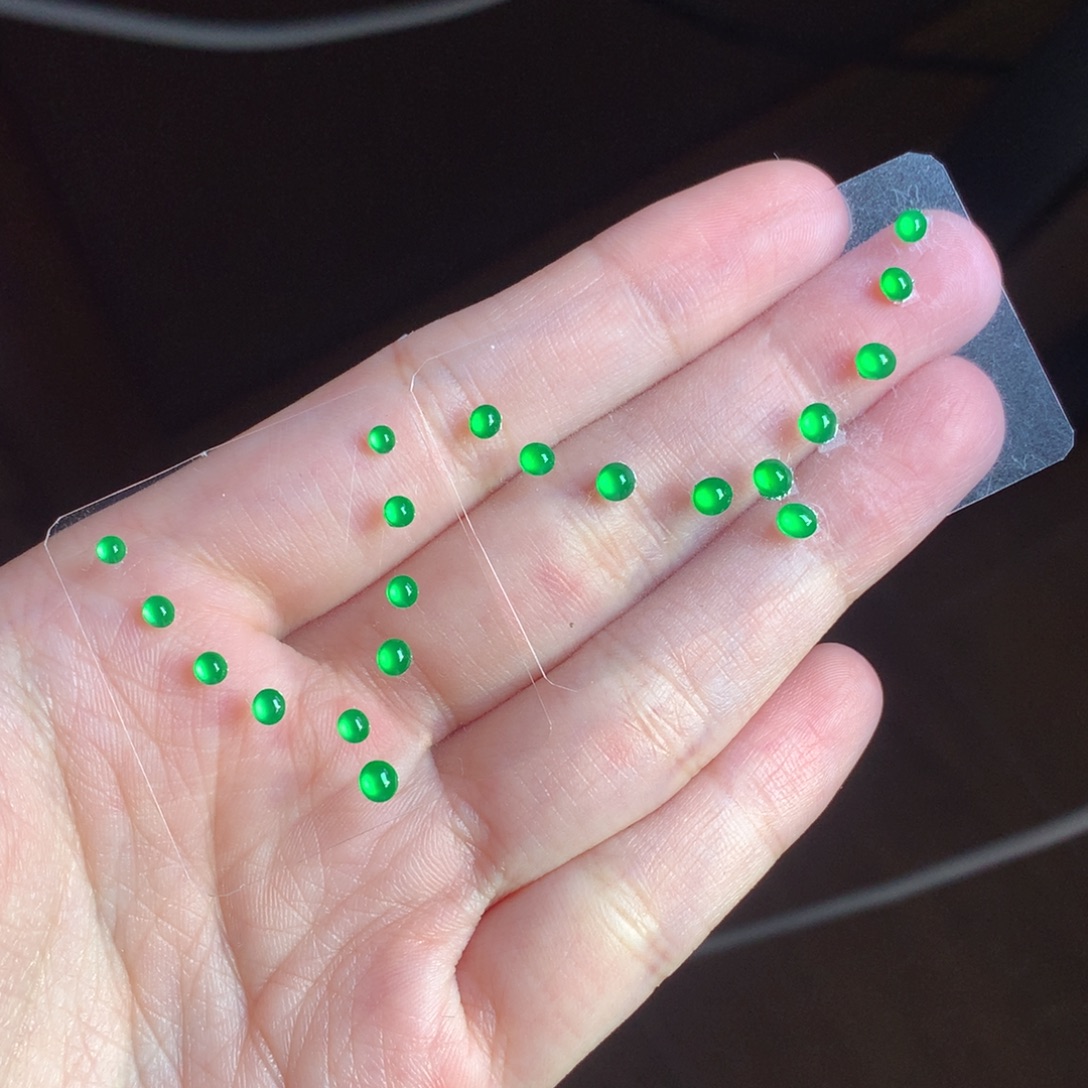 莱***米翡翠未镶嵌颈饰绿蛋套链