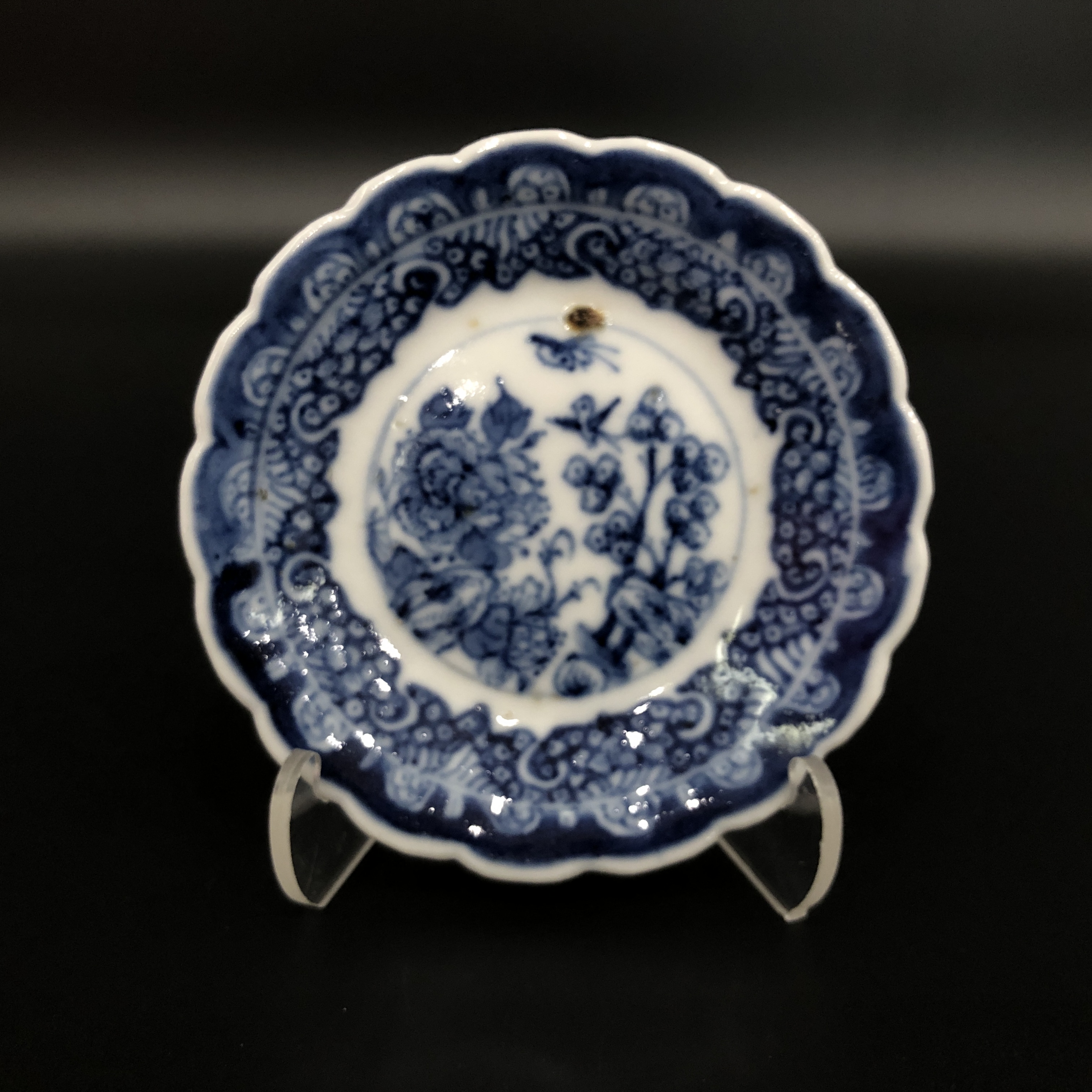 25110152 清乾隆青花花卉纹花口碟 直径8.8cm