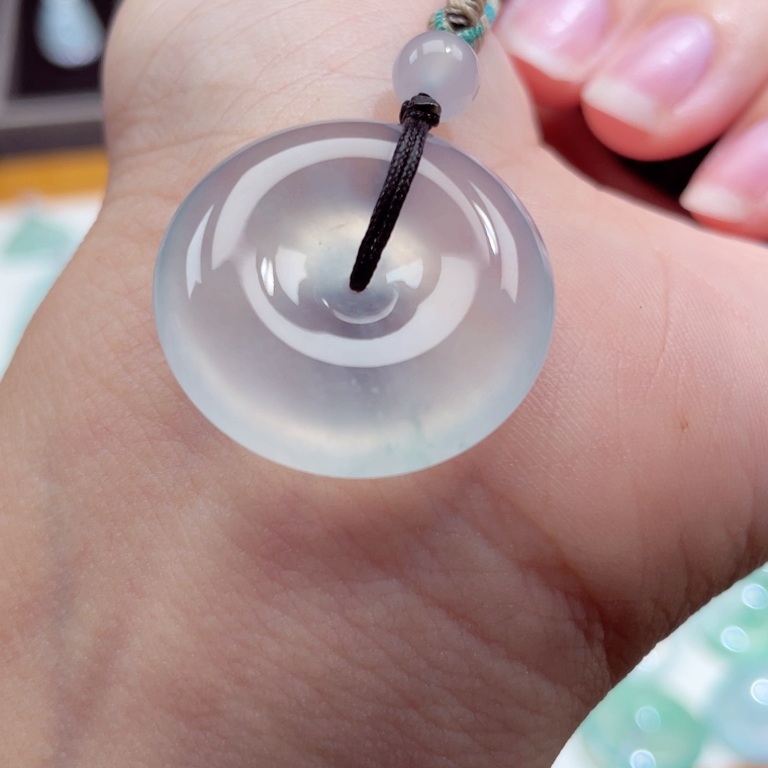 颈饰未镶嵌翡翠平安扣