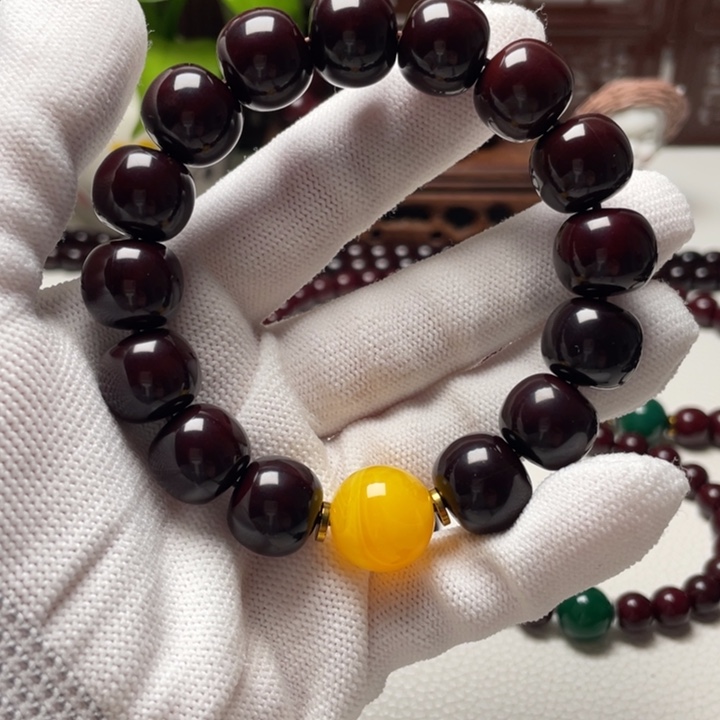 @***哥吊坠猴头核桃猴头手串