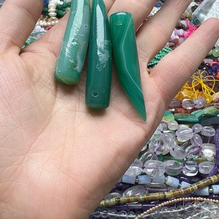 玛瑙/玉髓未镶嵌珠宝半成品2个绿玛瑙吊坠