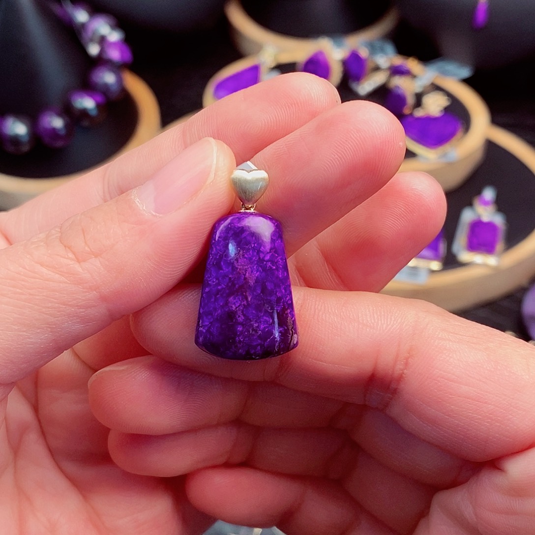 苏纪石（舒俱来）吊坠18K金镶嵌