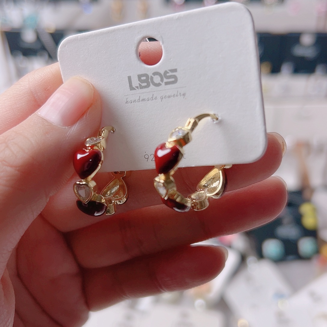 锆石纯铜合金耳环是什么