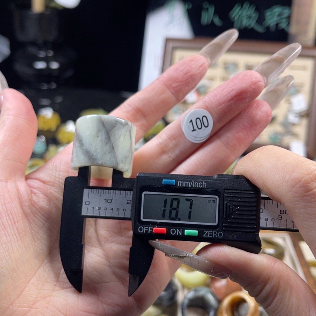 蛇纹石玉未镶嵌戒指
