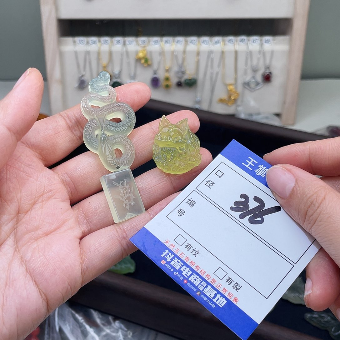 苦***瓜岫玉未镶嵌吊坠吊坠