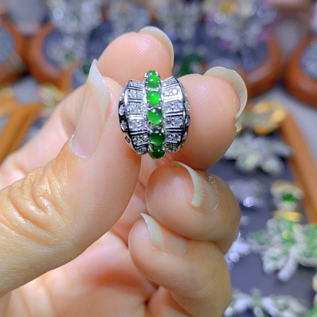 翡翠颈饰银S925镶嵌天然翡翠