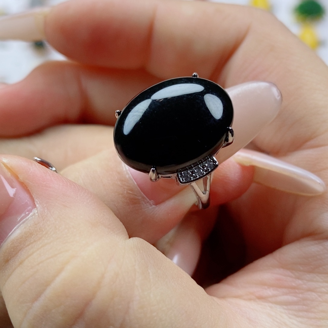 未镶嵌戒指和田玉