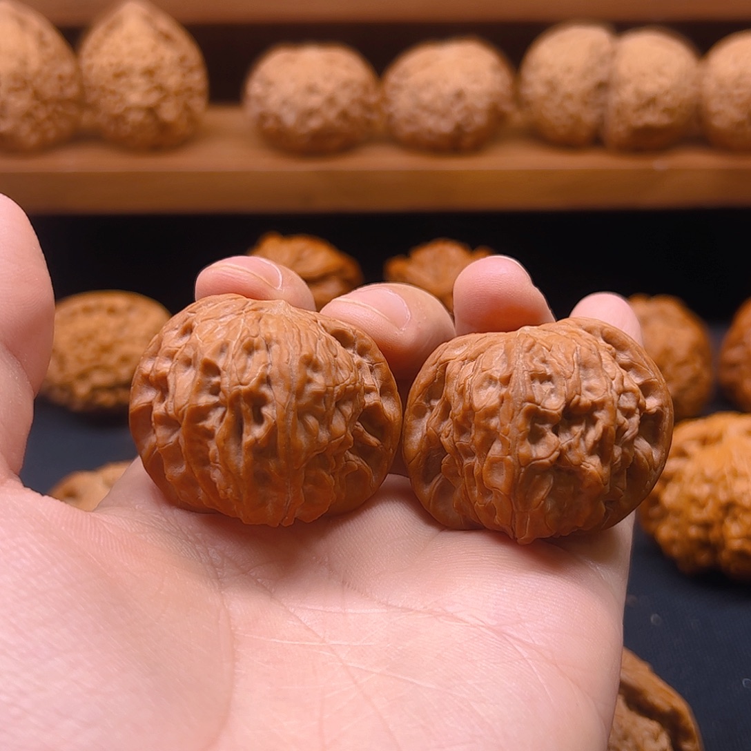 把件核桃蝴蝶对歪40全品红皮