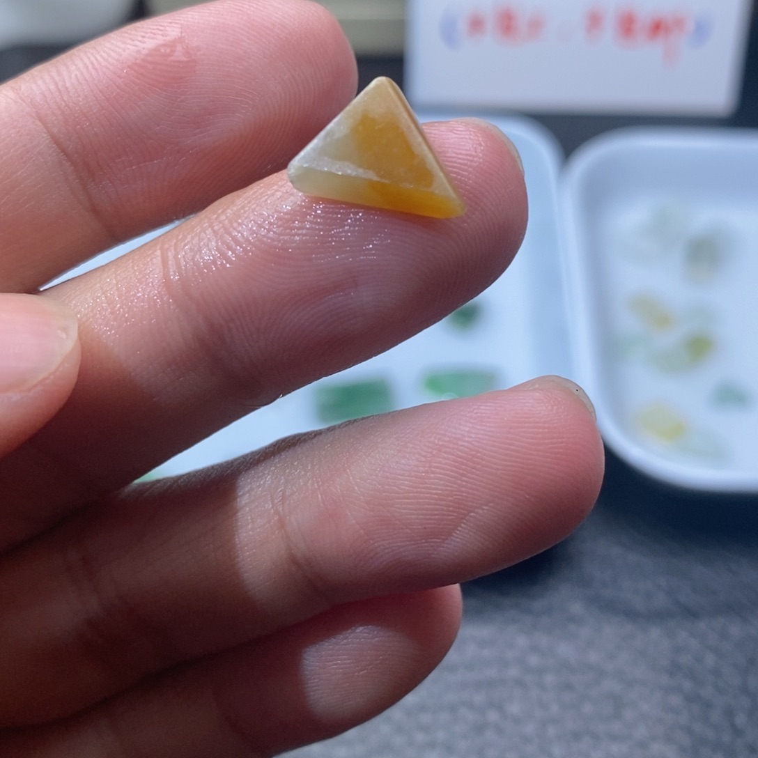 未镶嵌定制翡翠三角形