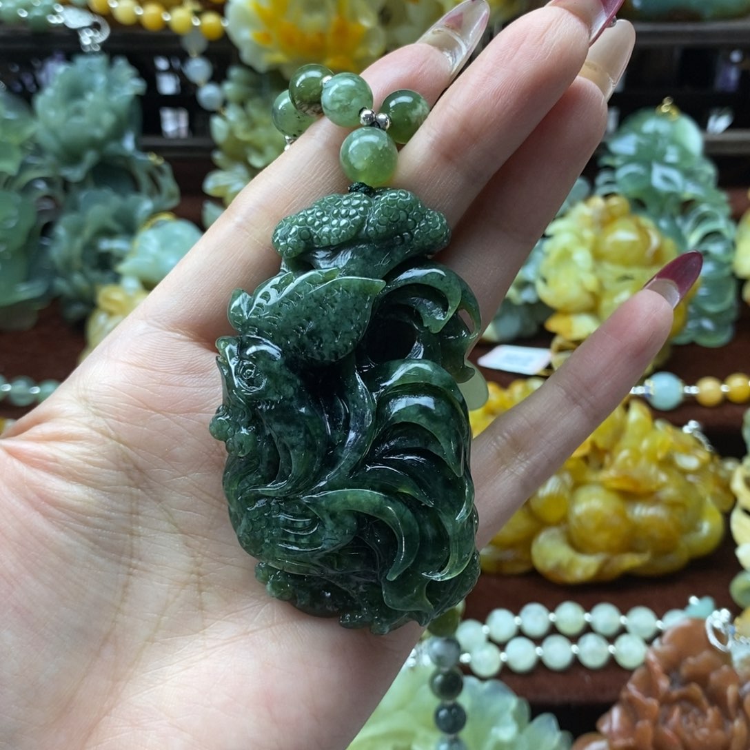 蛇纹石玉挂件未镶嵌
