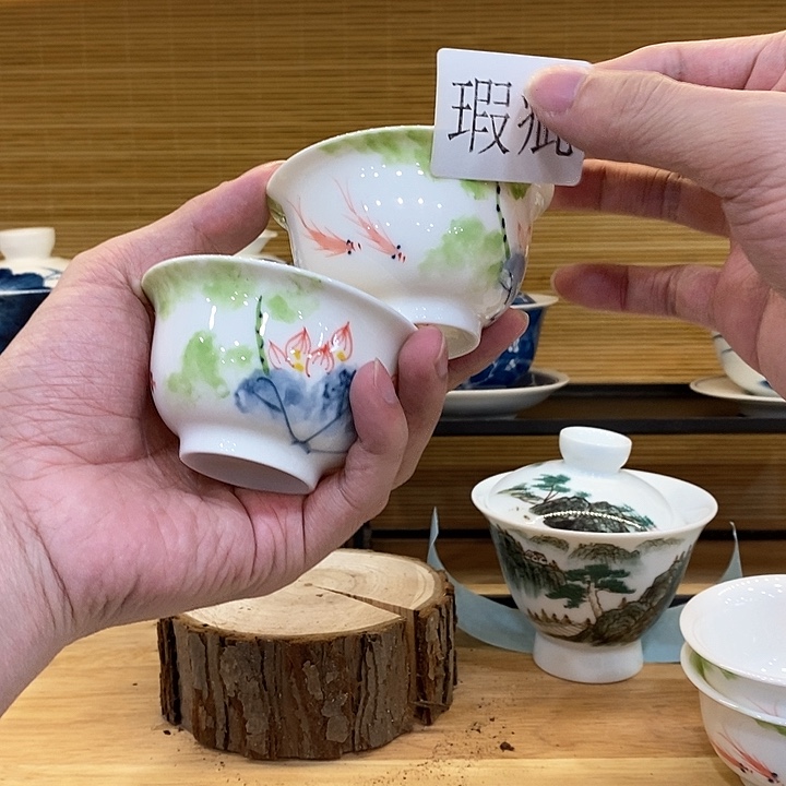 手绘五彩荷花压手杯85cc2个釉下彩微瑕款