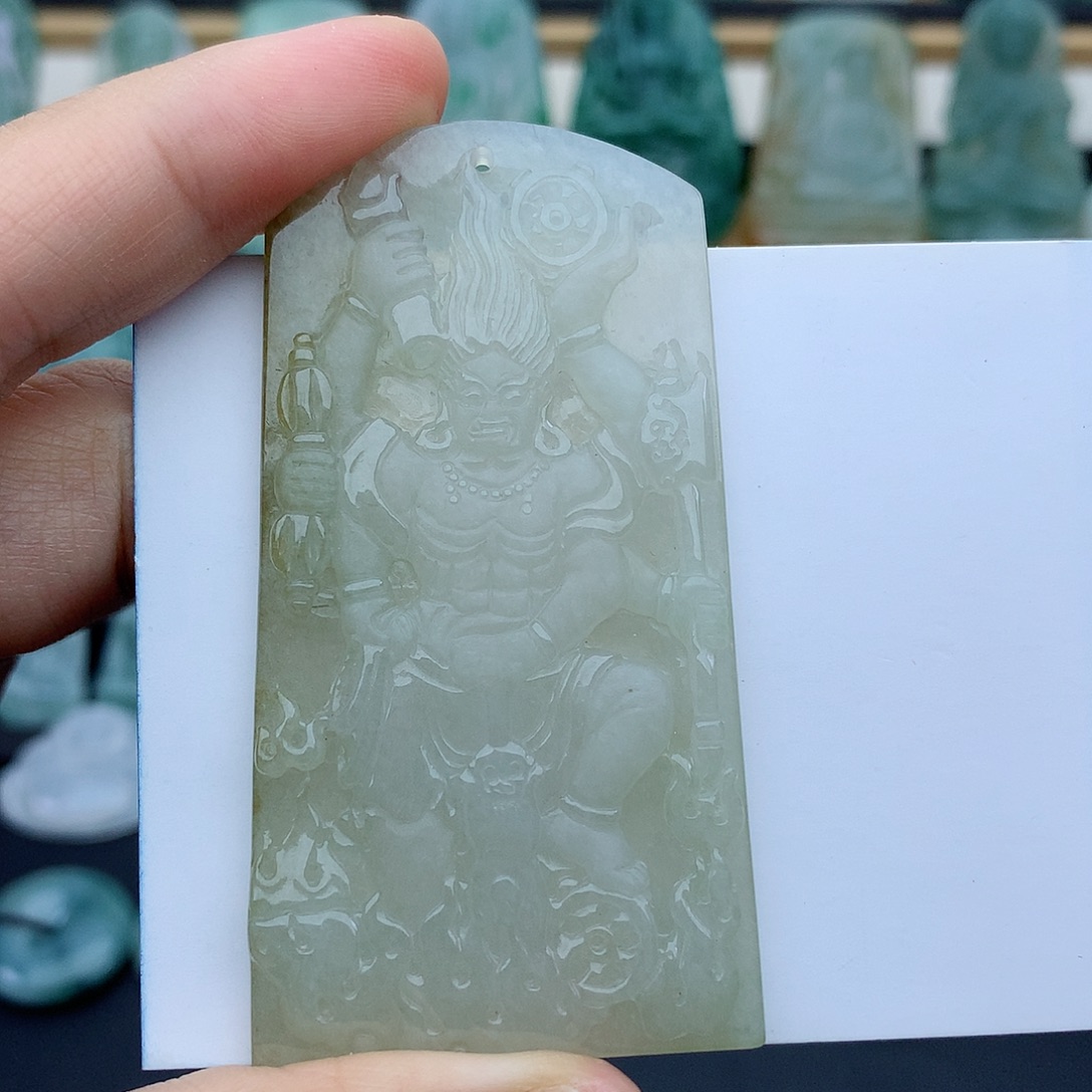 翡翠未镶嵌颈饰不动明王