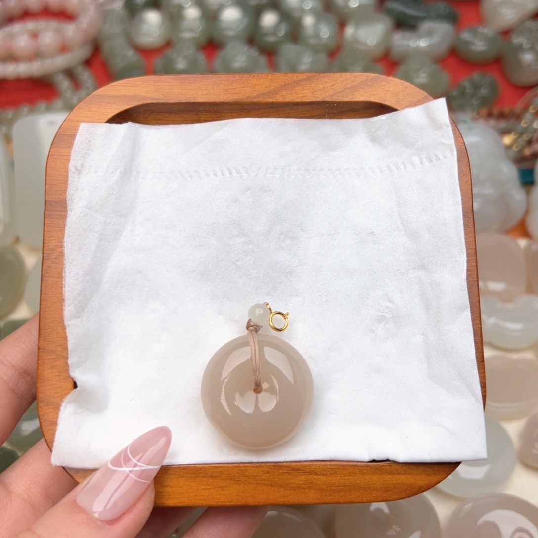 和田玉颈饰未镶嵌金*水