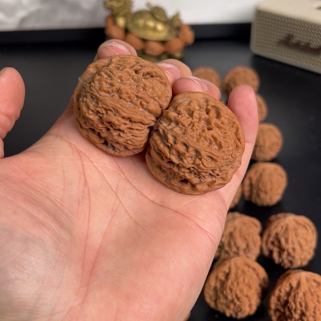 鲨***王吊坠文玩核桃南疆