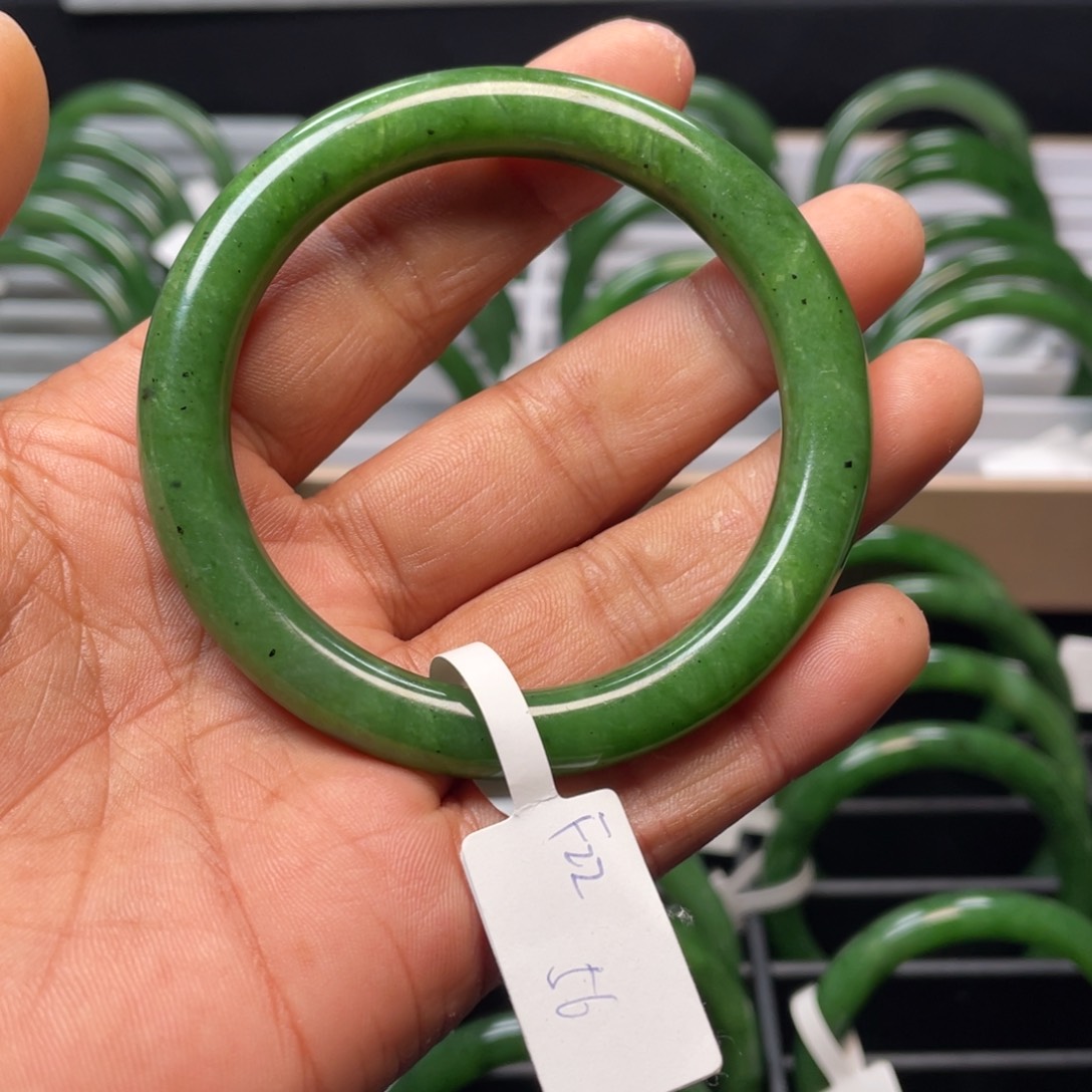 和田玉（碧玉）手镯未镶嵌