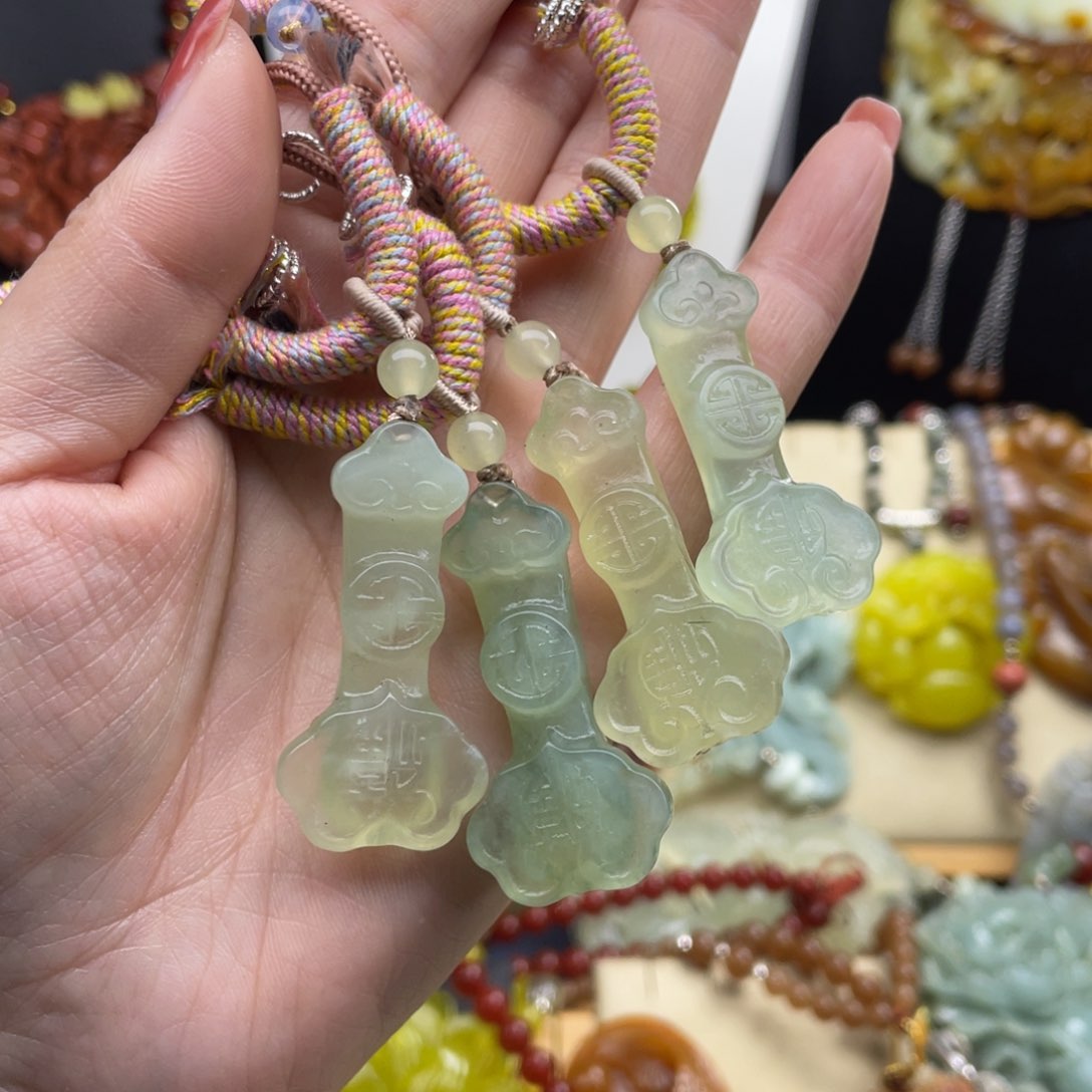 未镶嵌蛇纹石玉颈饰