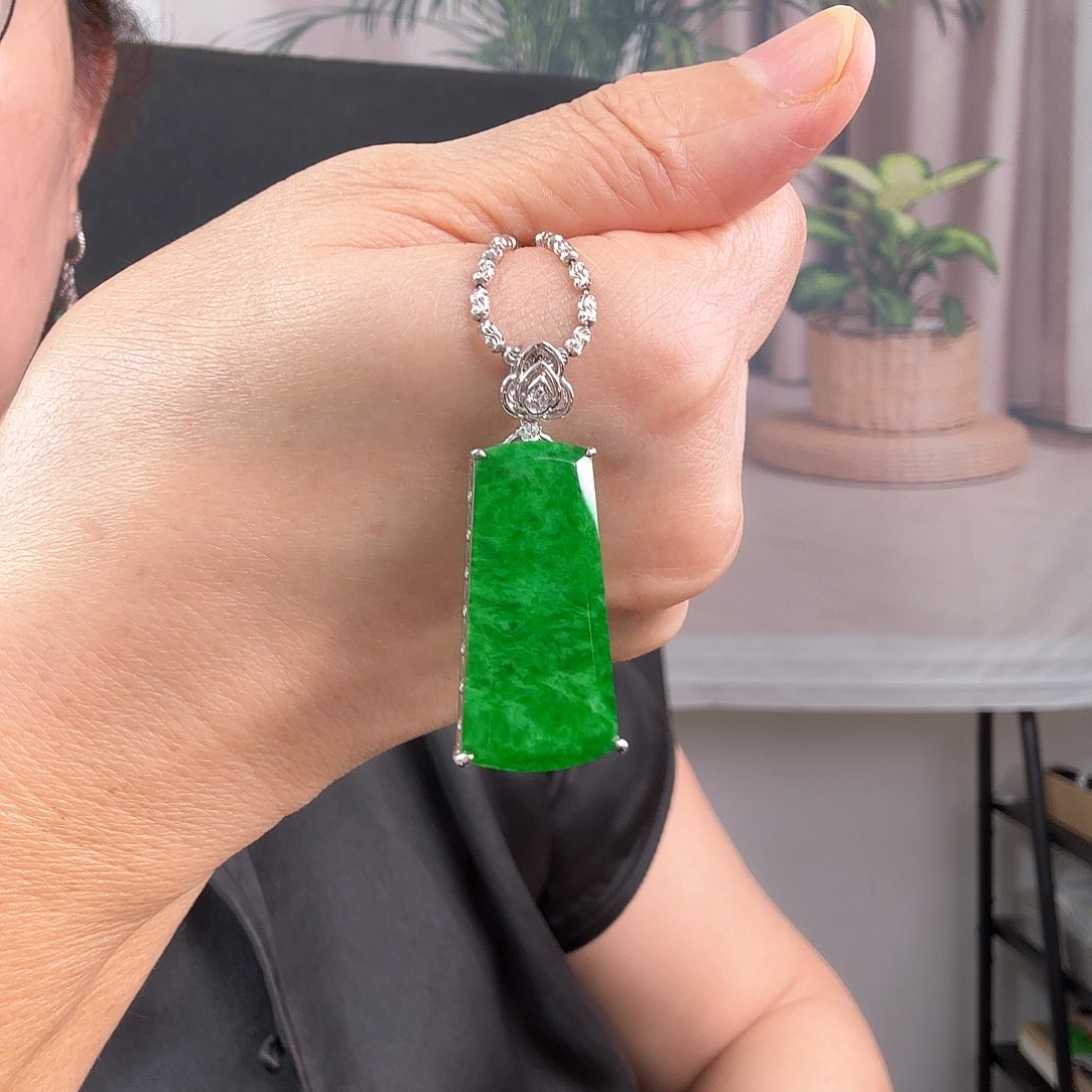 翡翠颈饰18K金镶嵌方牌