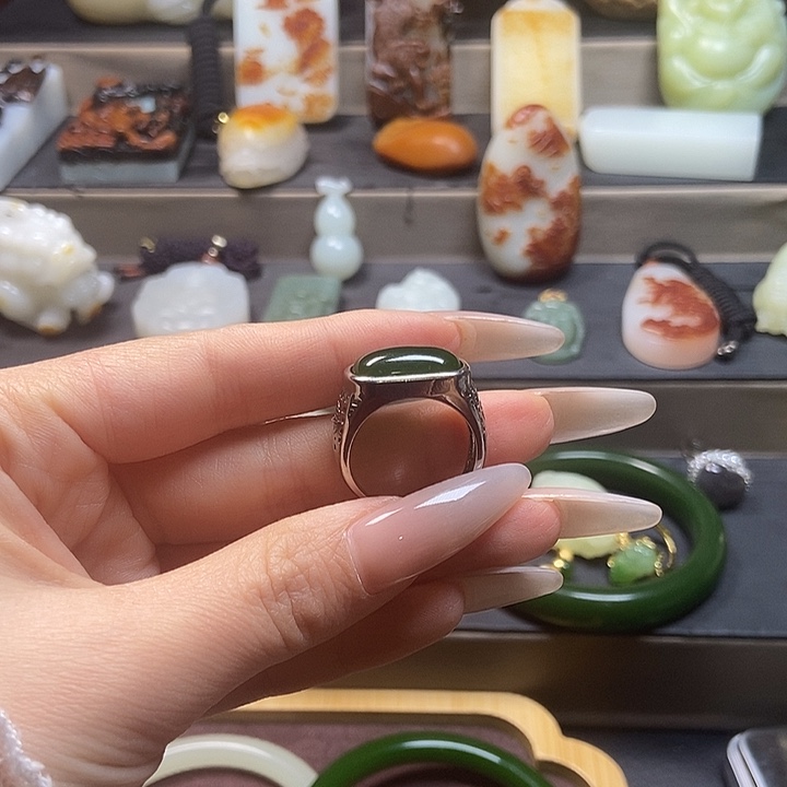 和田玉未镶嵌项链