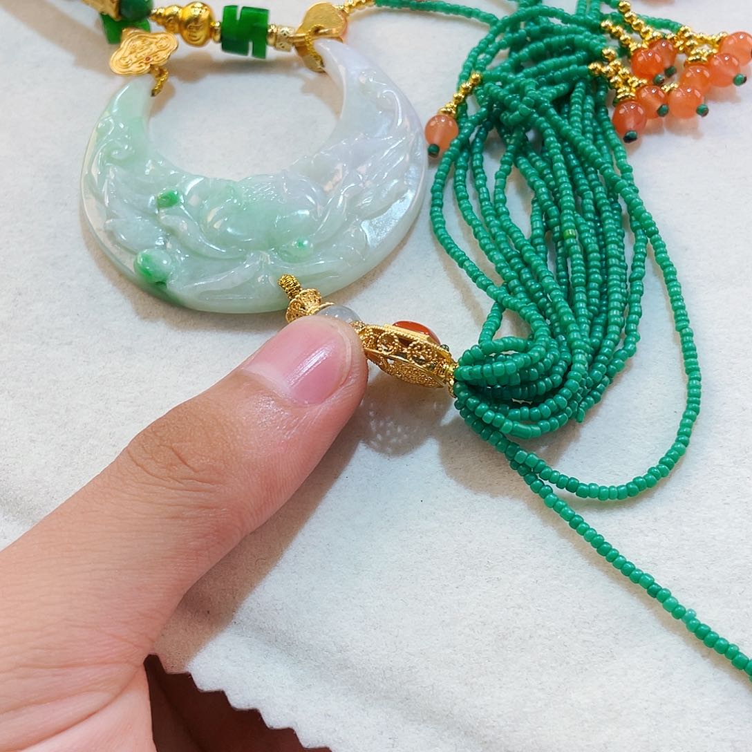 翡翠颈饰未镶嵌翡翠