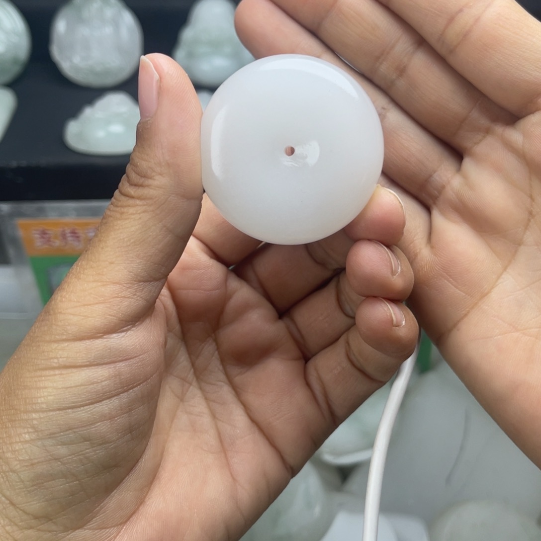 石英质玉颈饰未镶嵌