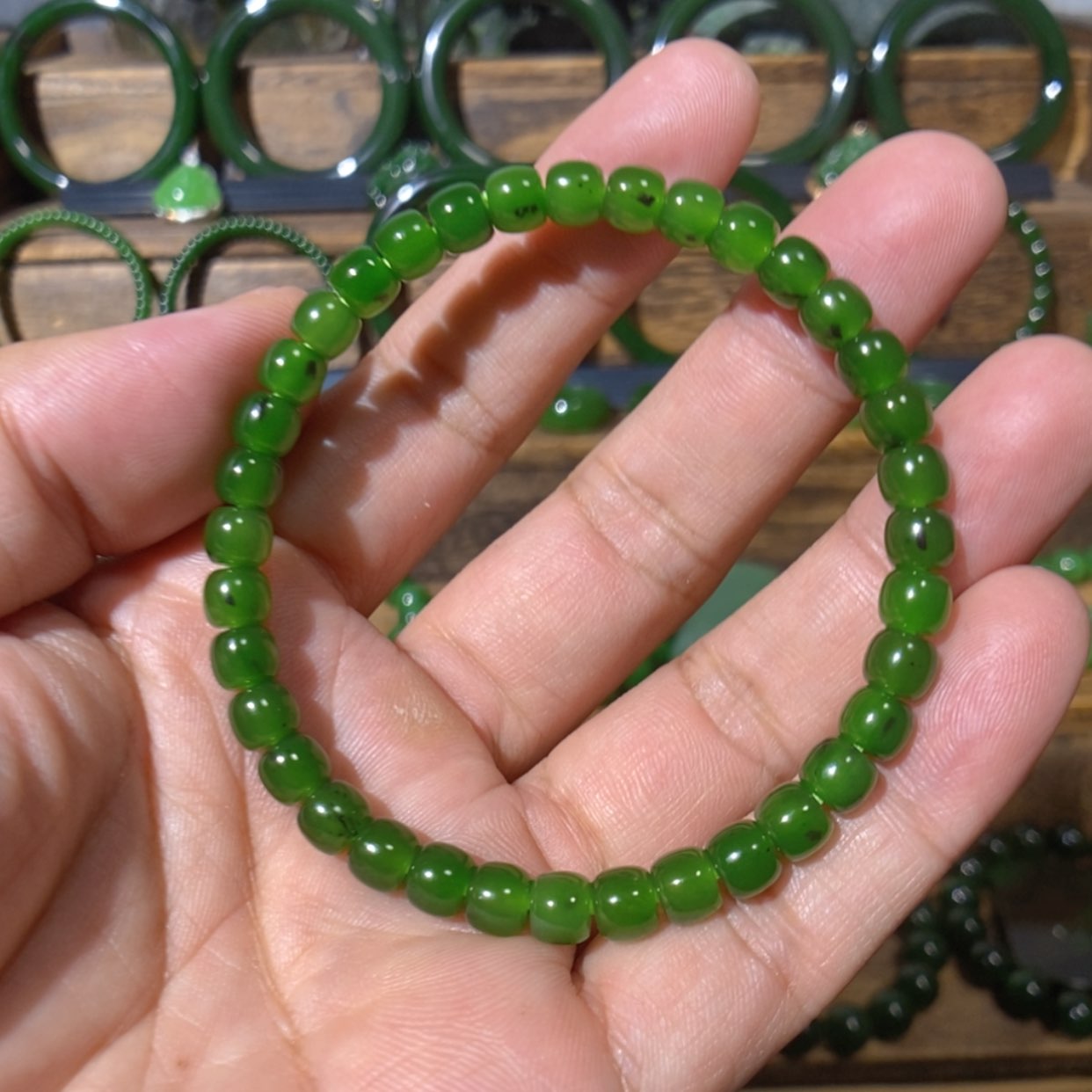 【闪购商品】吊坠(不含链)未镶嵌和田玉俄七红皮冰阳绿手串 6