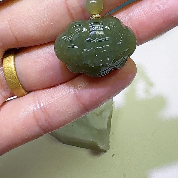 和田玉未镶嵌车挂