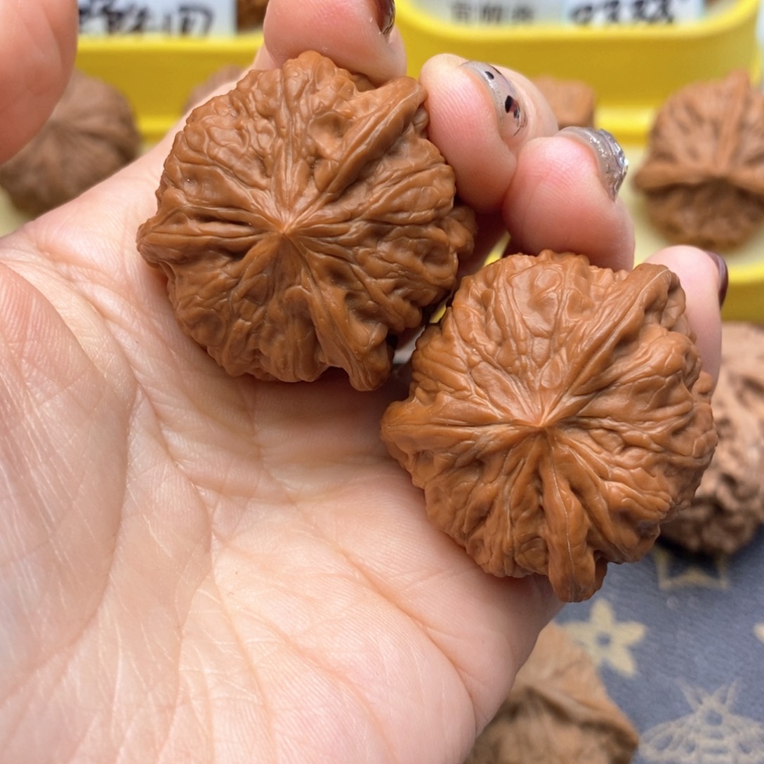 文玩核桃把件38尺凹底人奔