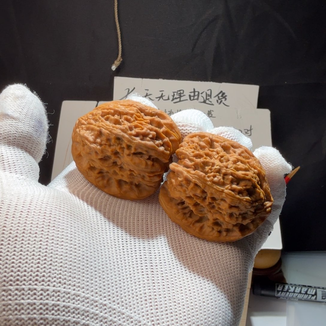秦***居文玩核桃把件南疆石